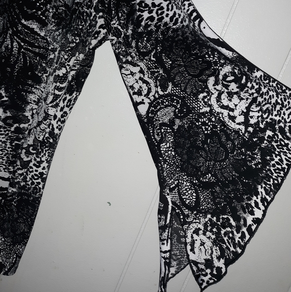 Black and white cheetah and lace patterned blouse - Picture 4 of 5